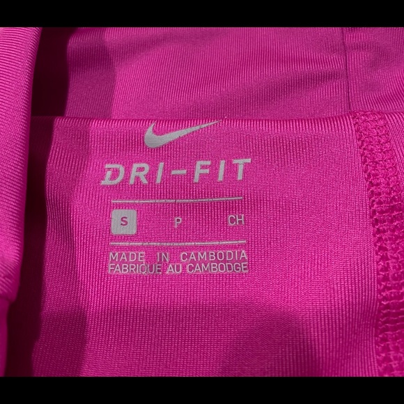 New nike skirt with short - Picture 4 of 5